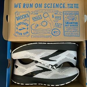 Brooks Revel 5